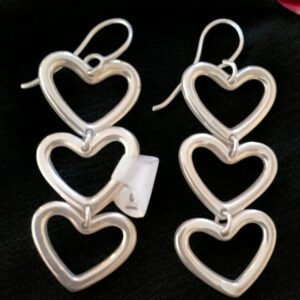 aretes de corazoncitos largo en plata .925